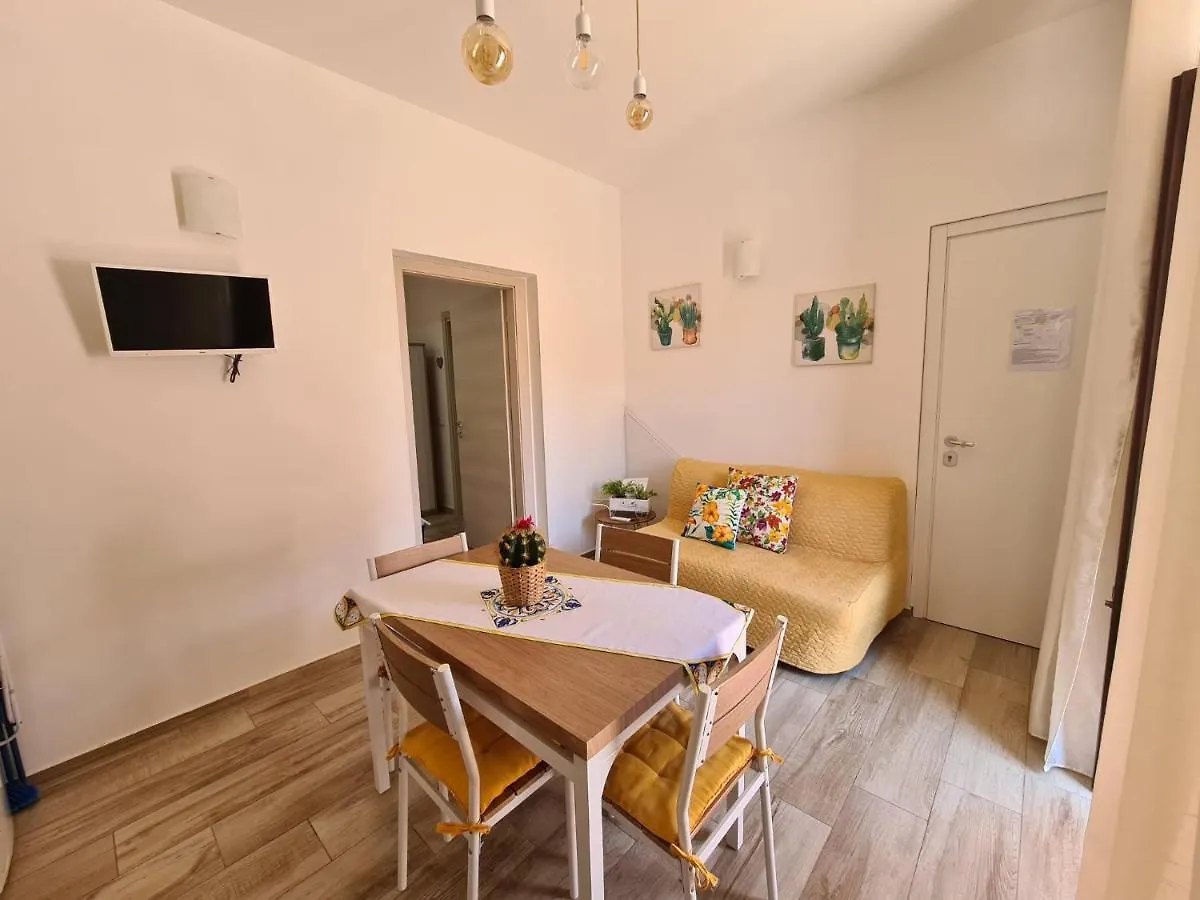 De Meo Guest House 卡斯泰拉马莱