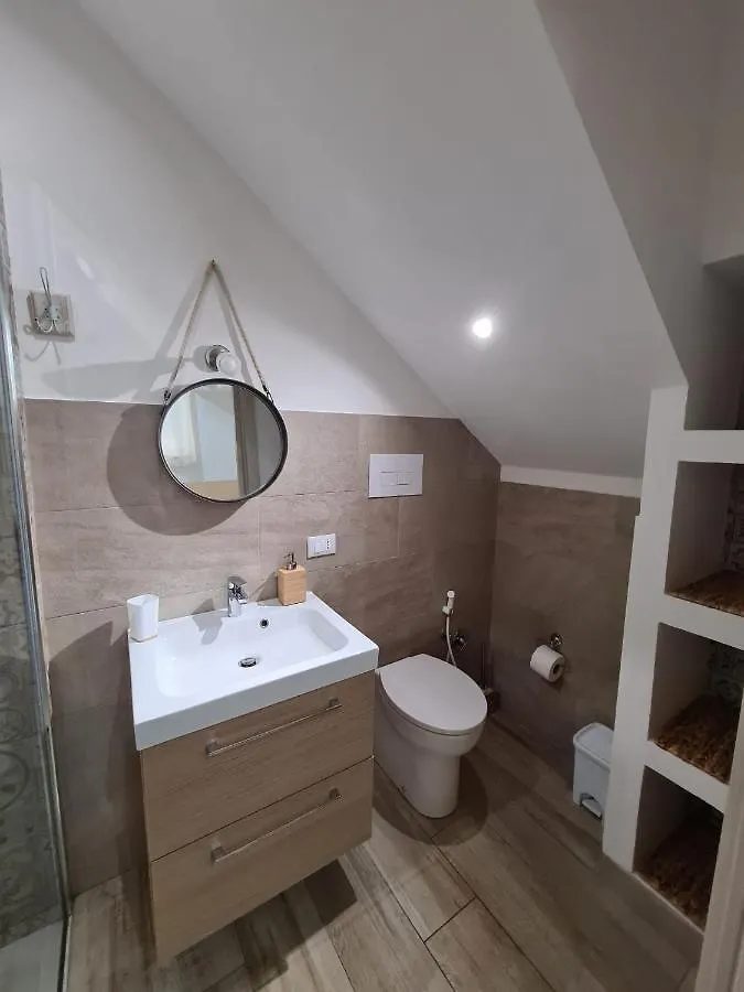 公寓 De Meo Guest House 卡斯泰拉马莱