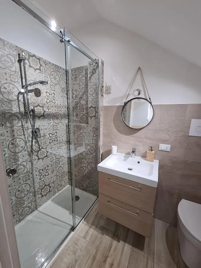 De Meo Guest House 卡斯泰拉马莱 公寓