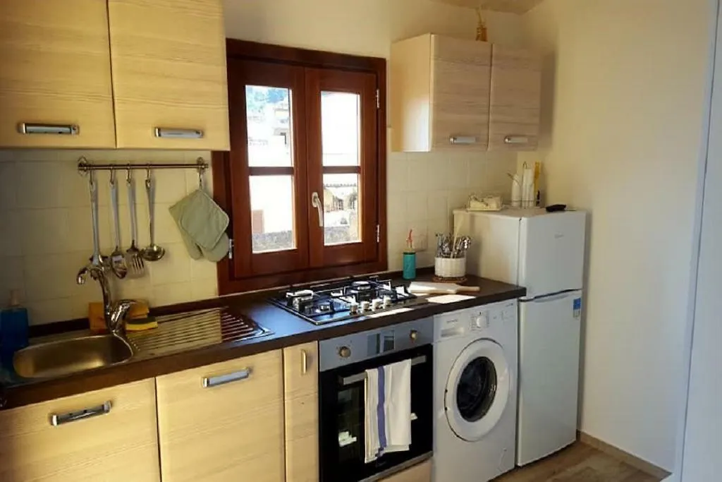 De Meo Guest House 카스텔라마레델골포 아파트