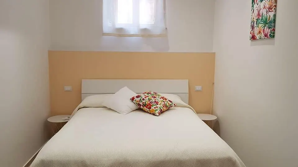 아파트 De Meo Guest House 카스텔라마레델골포