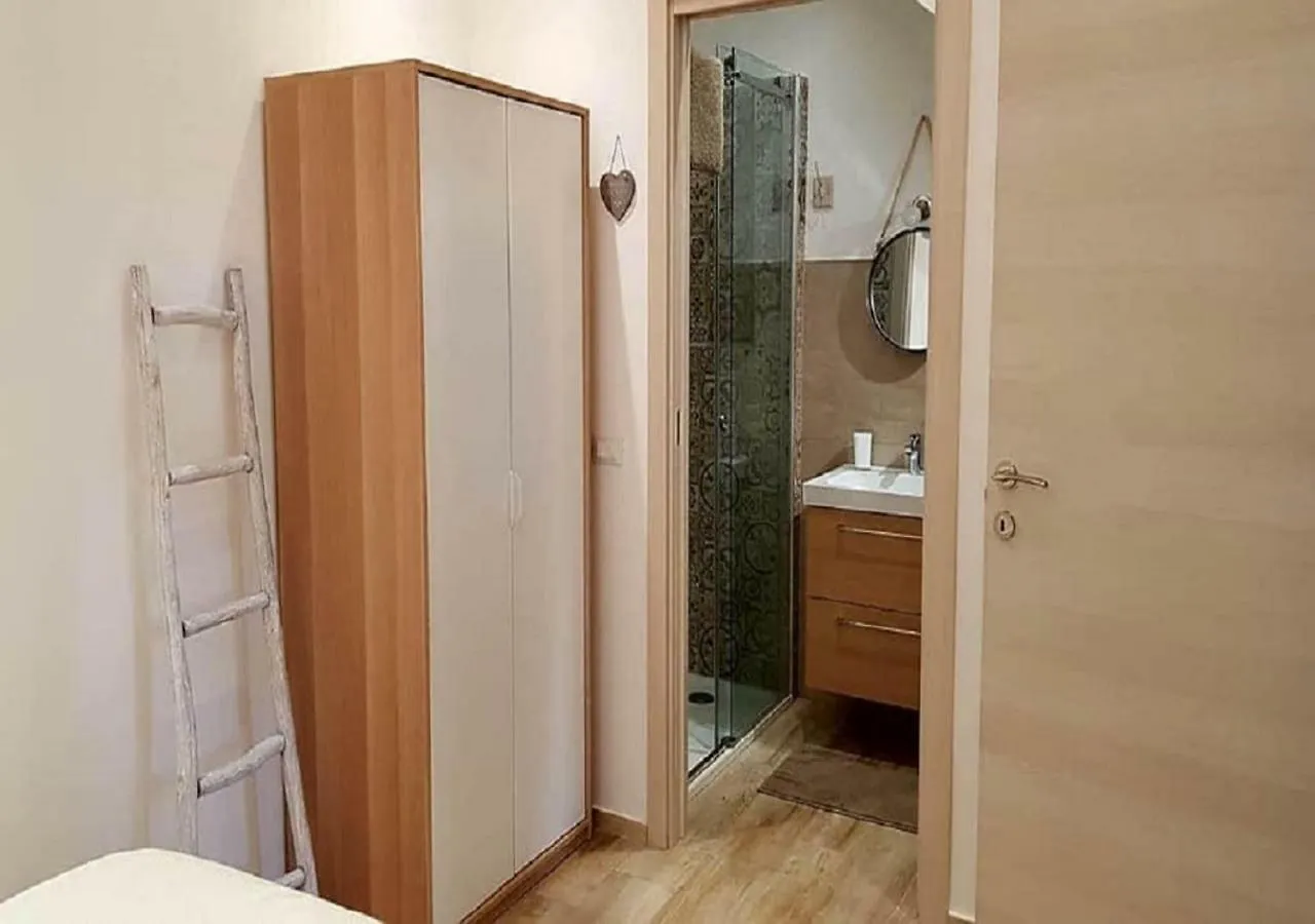 De Meo Guest House 卡斯泰拉马莱 公寓