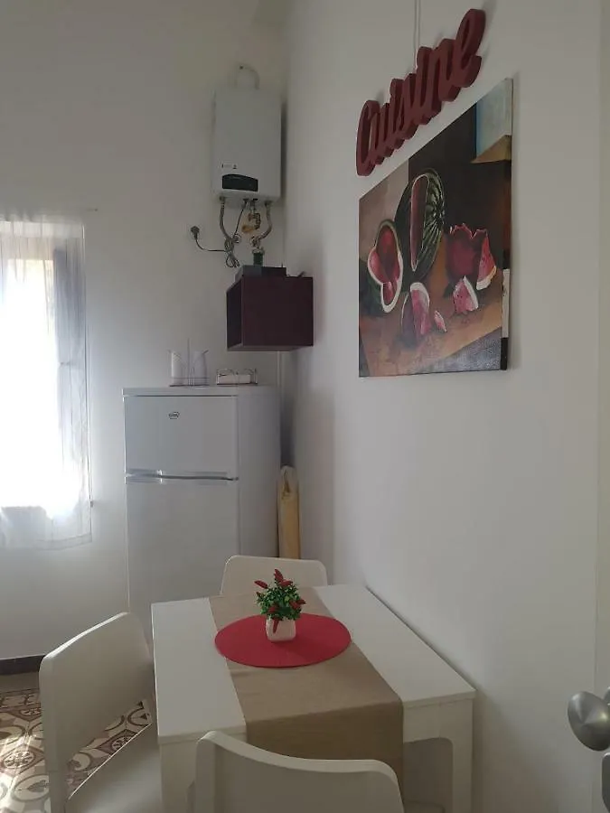 公寓 De Meo Guest House 卡斯泰拉马莱