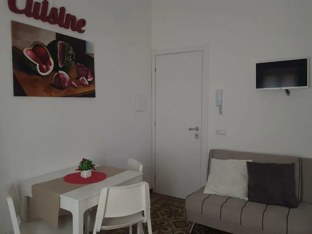 De Meo Guest House 카스텔라마레델골포 아파트